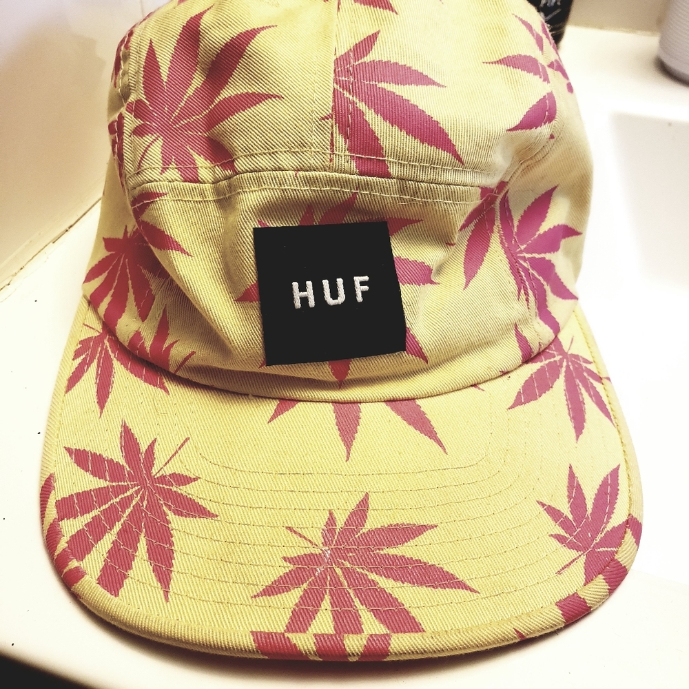 Huf pot leaf 5 panel hat